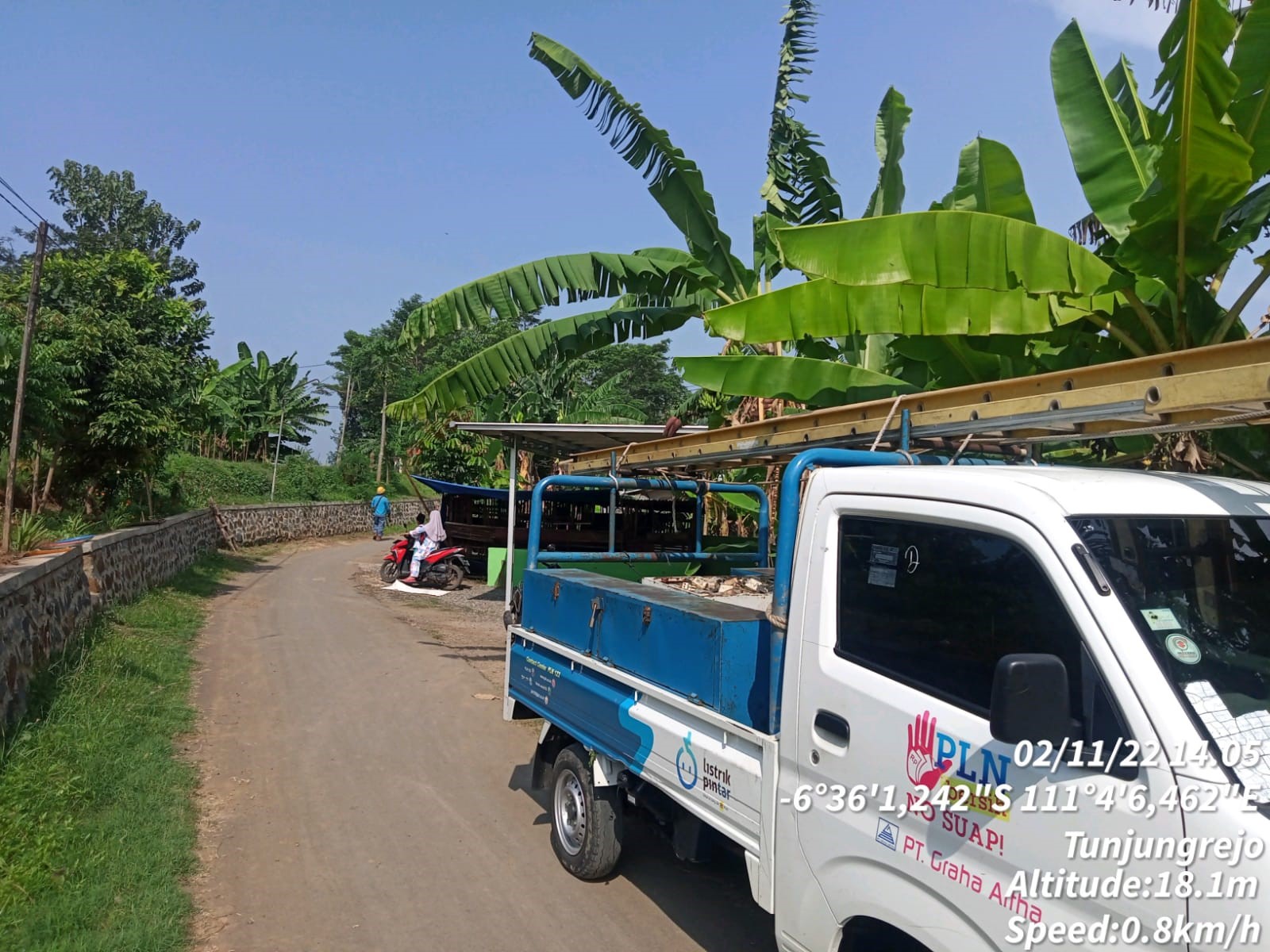 Pemasangan Pal Listrik Upaya Pemenuhan Kebutuhan Listrik dan Tegangan Di Desa Tunjungrejo, Kecamatan Margoyoso, Kabupaten Pati