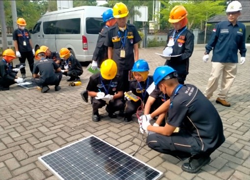 Dinas ESDM Jateng Mengadakan Pelatihan Teknis Pembangunan dan Pemasangan PLTS Rooftop untuk Siswa/Siswi SMK Jateng